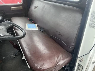 International 4600 1989 - 4x2 210HP + TEUPEN hyLIFT obrazek 24