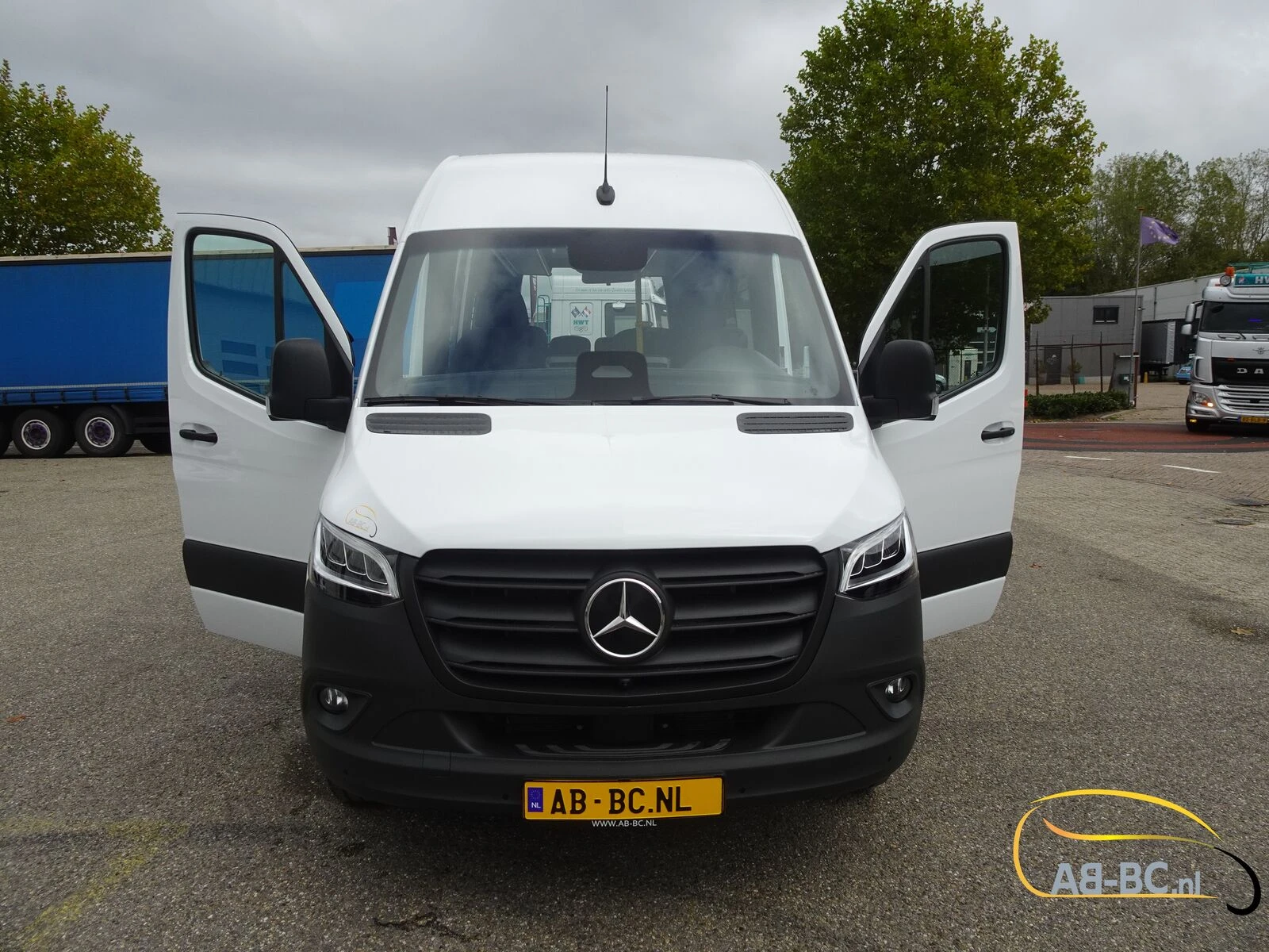 Mercedes-Benz eSprinter - 17 Seats Electric Range: 465 km Bild 23