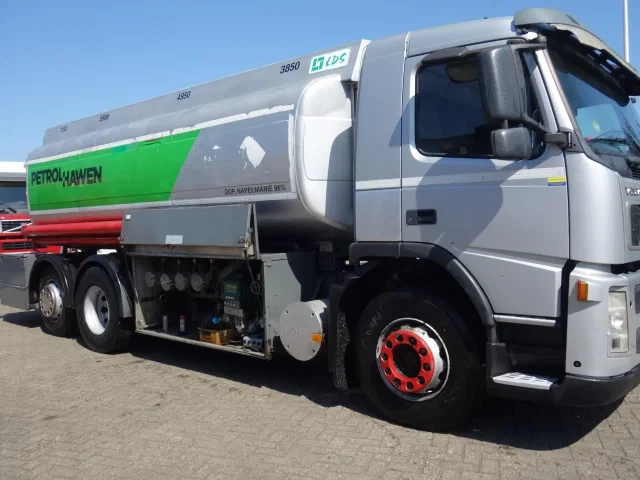 Volvo FM 9 2002 - 18600 LITER FEULTANK,4 COMPARTMENTS afbeelding 3