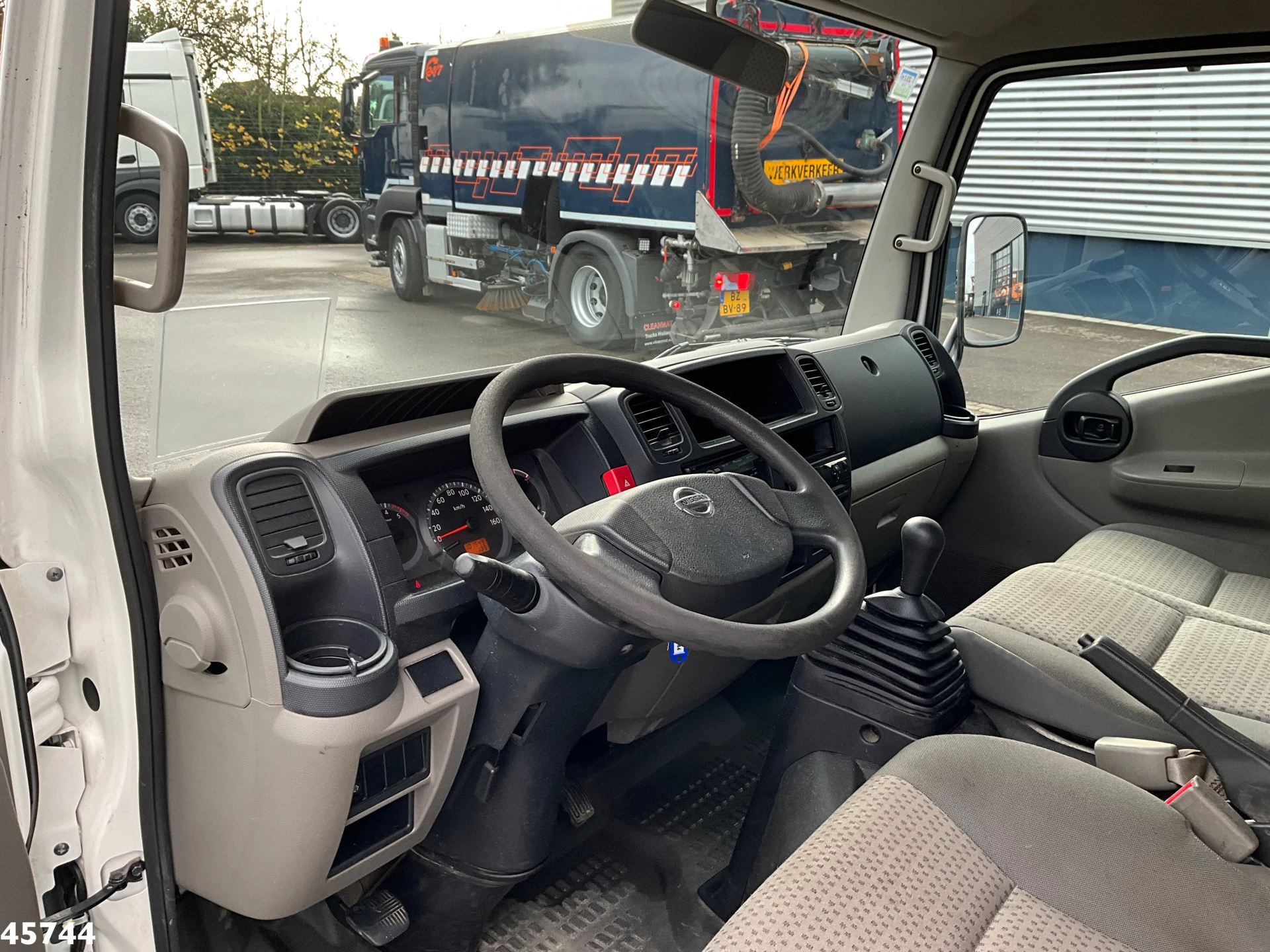 Nissan Cabstar 2012 - 45.14 kipper 7 zitplaatsen Manual Just 101.549 km! afbeelding 12