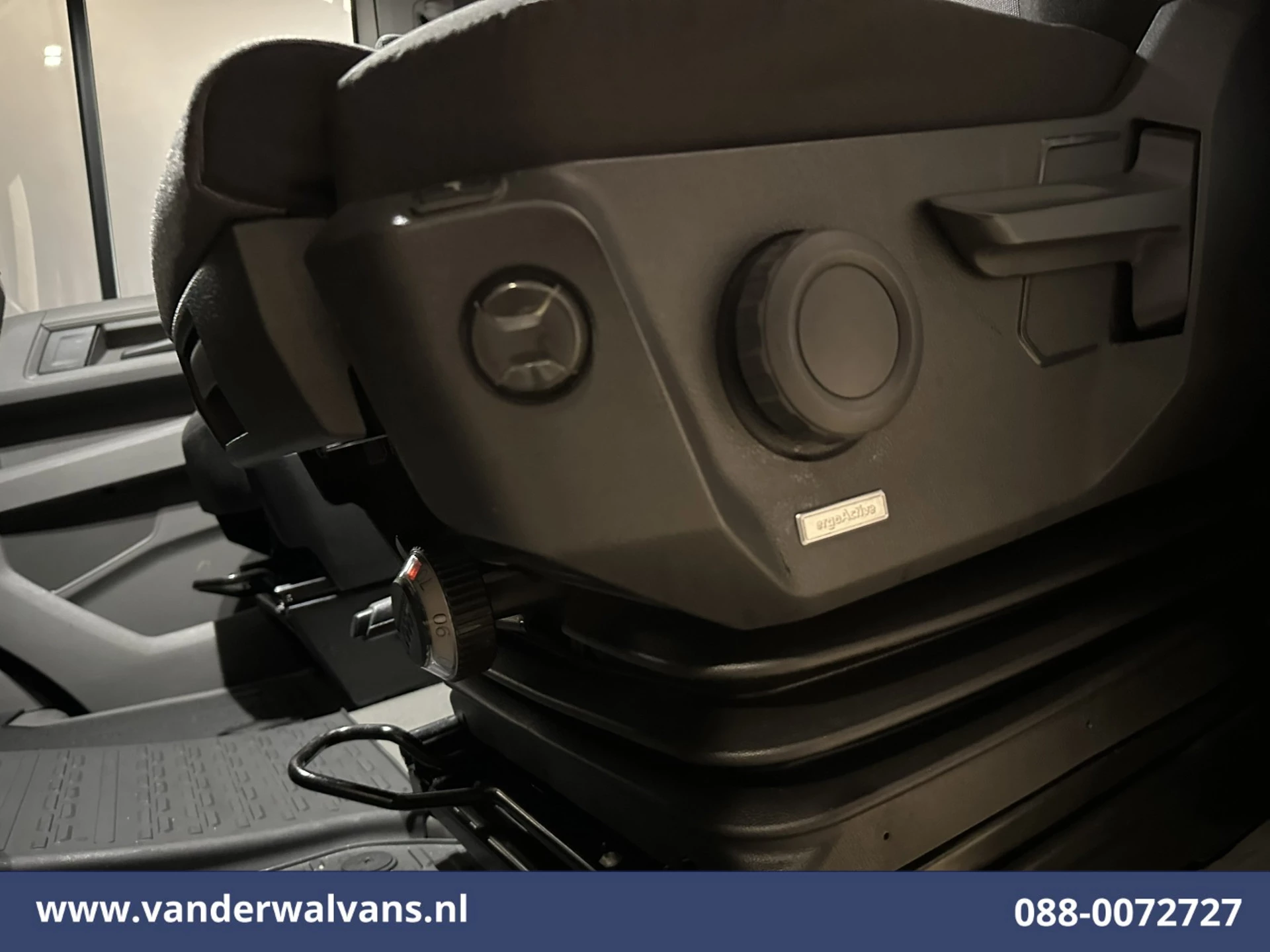 Volkswagen Crafter 2021 - 2.0 TDI 141pk L3H3 L2H2 Euro6 Airco | Camera | Apple Carplay | Android Auto | Cruisecontrol | Massagestoel image 5
