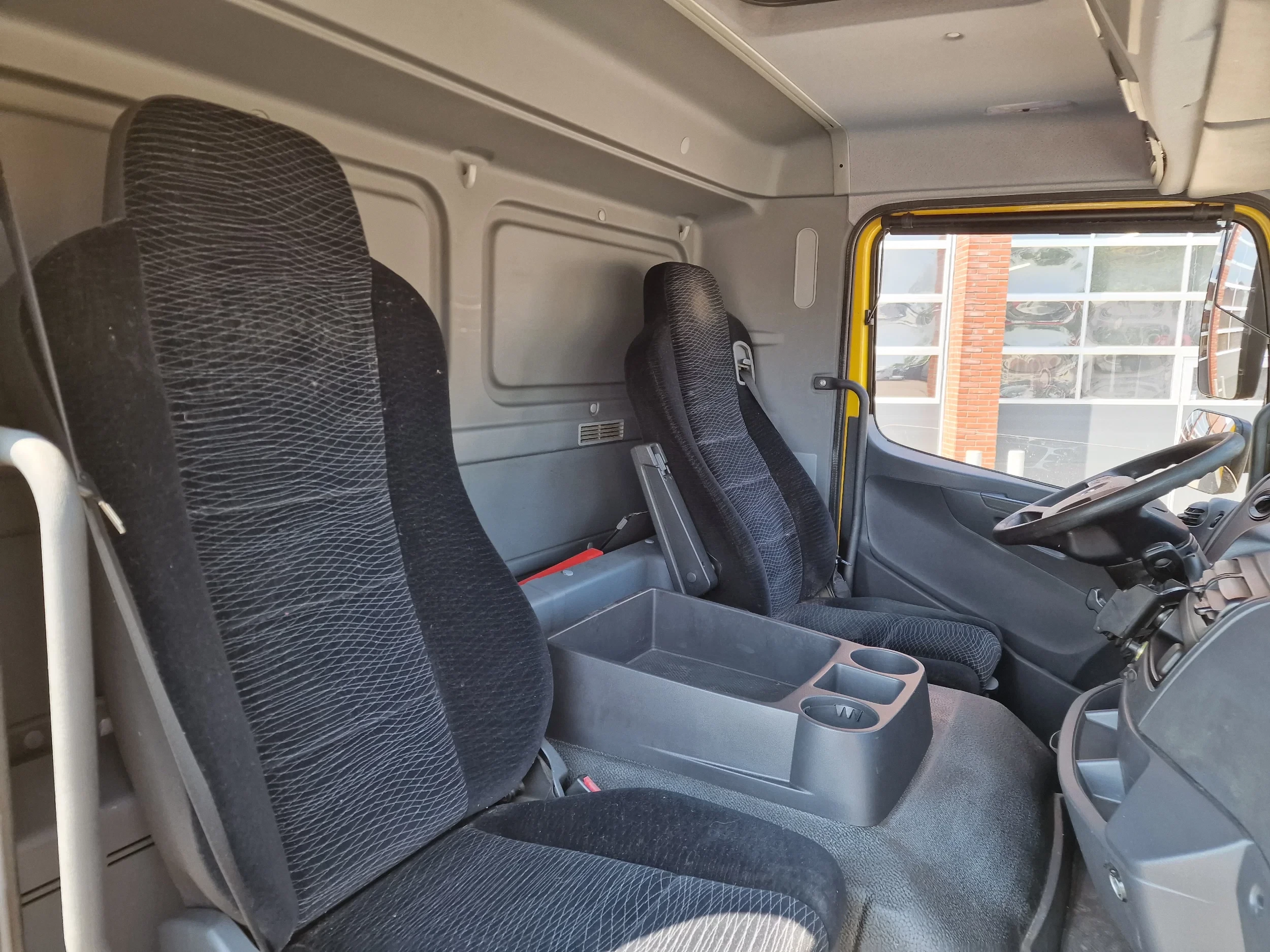 Mercedes-Benz Atego 2013 - 1223 4x2 Box with sidedoors - Loadlift - Euro 6 - Low KM - Automatic gearbox image 27