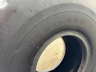 Michelin N/A - 23.5R25 used tires (set of 2) obrazek 7