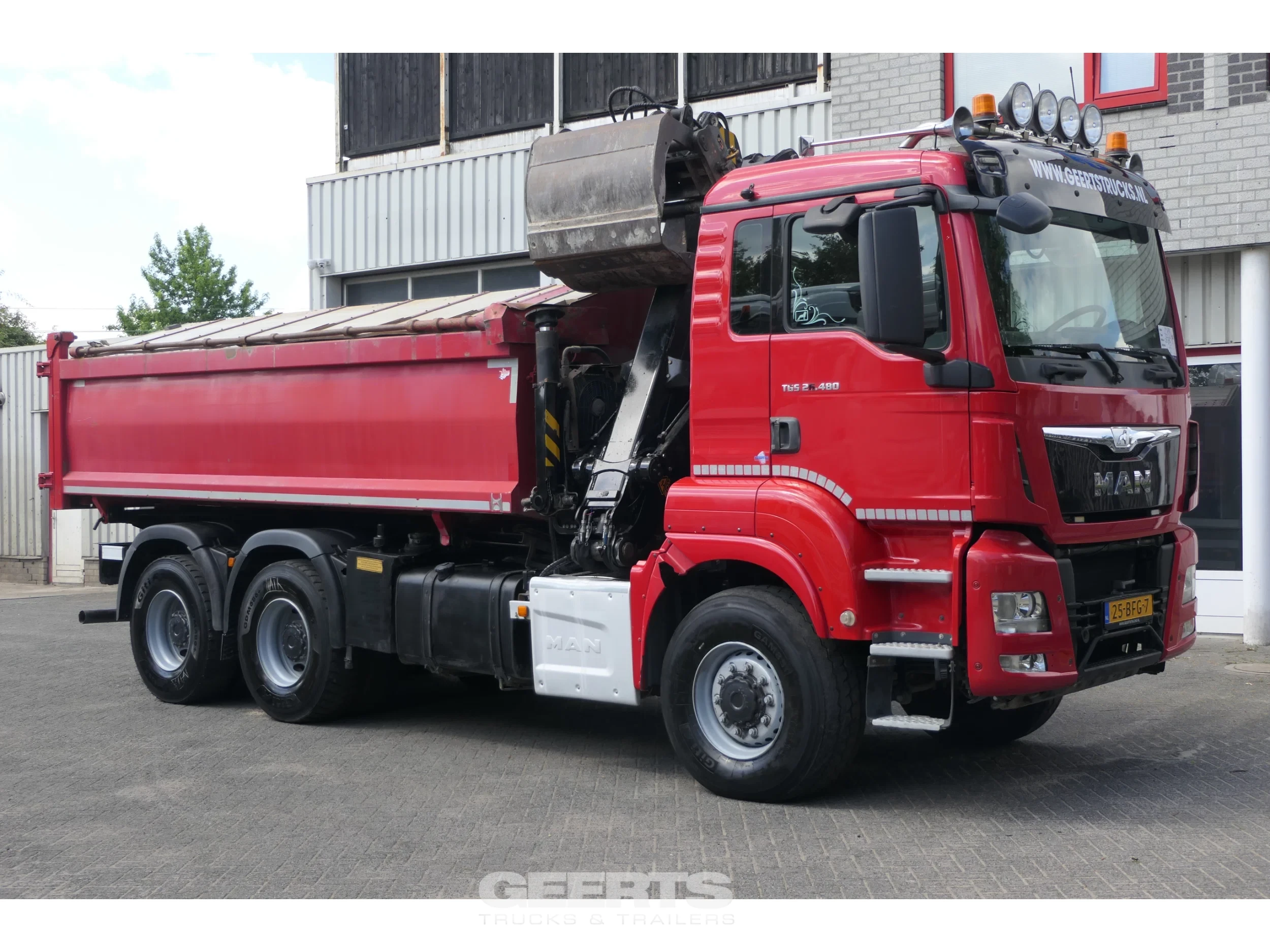 MAN TGS 2014 - 26.480 | 6X6 | 2 Side Tipper + Hydraulic dust cover | PALFINGER Q170Z84TI + Easy fold | 665130Km | 2014 | Full Steel | Drum brakes | Trailer coupling | TUV/MOT/APK 08-2026 | NL-Truck afbeelding 1