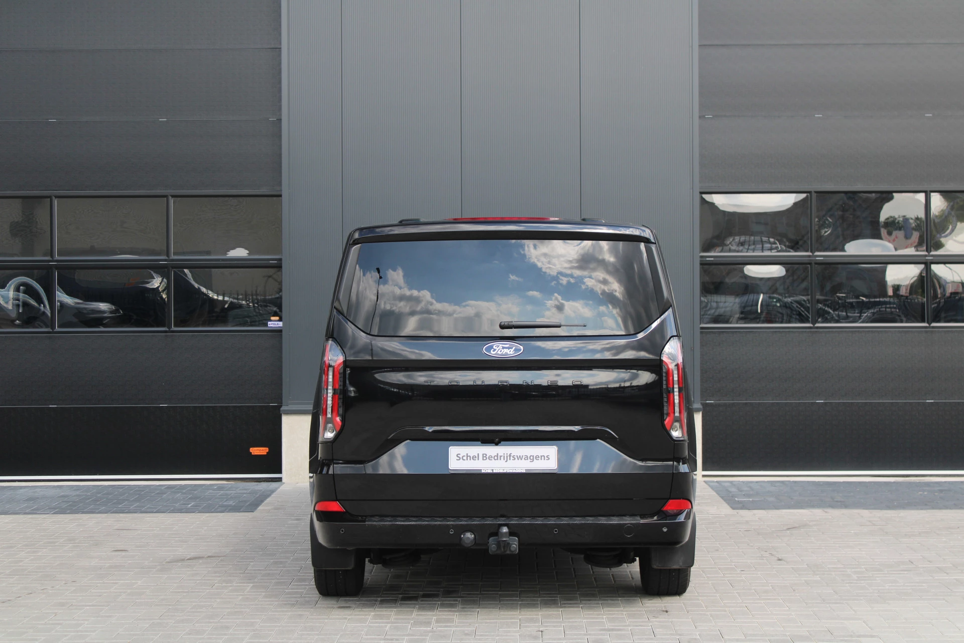 Ford Tourneo Custom 2024 - 320 2.0 TDCI L2H1 Titanium X DC 170pk - Adaptive Cruise - LED - Blind Spot - Leder - Navigatie - 360 Camera - Trekhaak - Rijklaar Bild 7