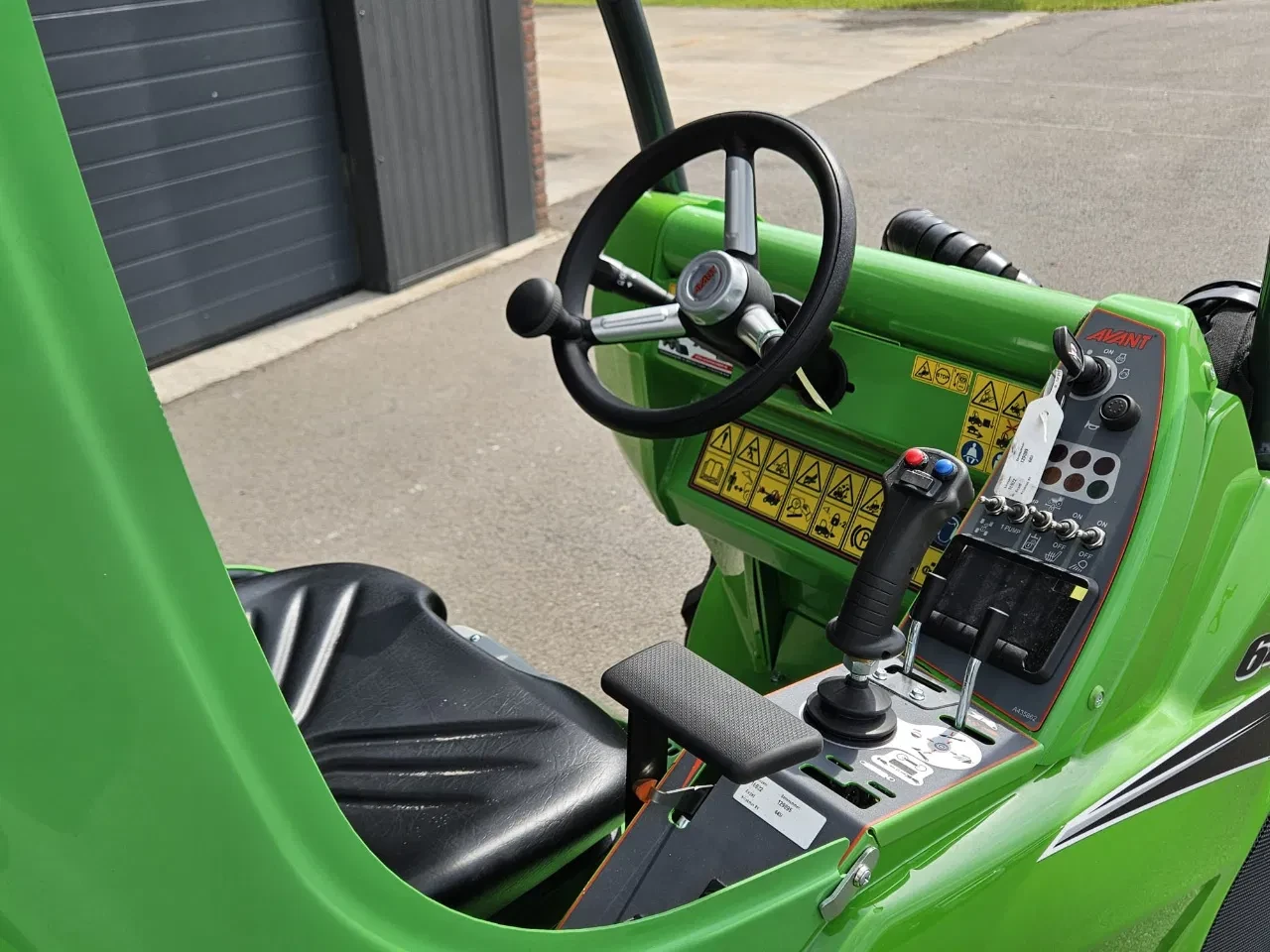 Avant 2025 - 645i Rental mini-shovel afbeelding 22