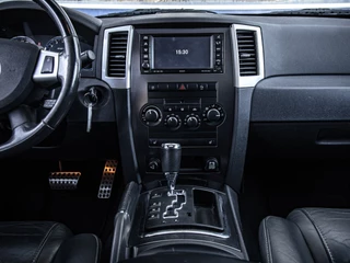 Jeep Grand Cherokee 2009 - 6.1 V8 Hemi SRT-8 | Youngtimer! obrazek 15