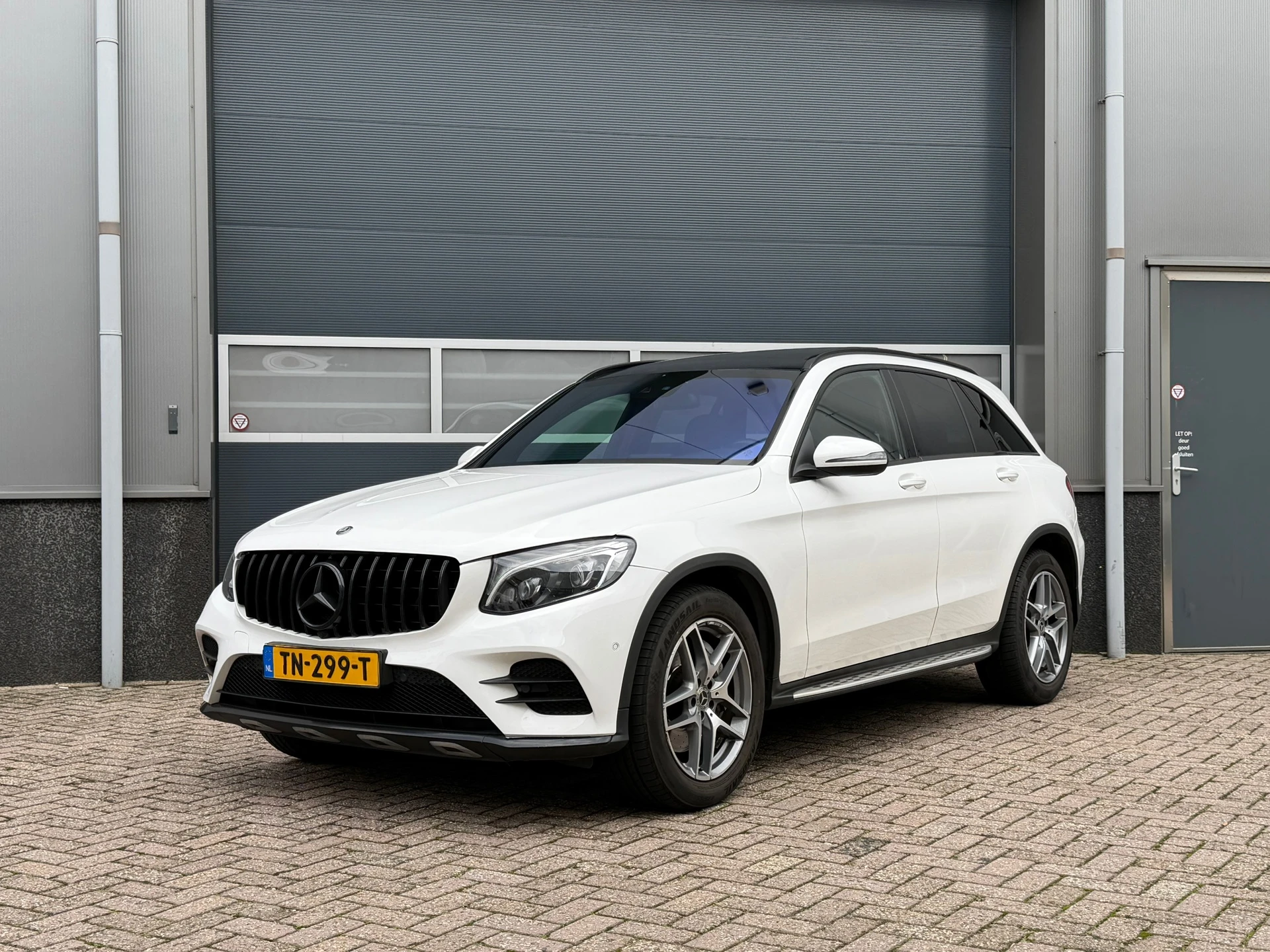 Mercedes-Benz GLC 2017 - 220 d 4MATIC Business Solution AMG bj.2017 Pano|Camera|Trekhaak. Bild 1