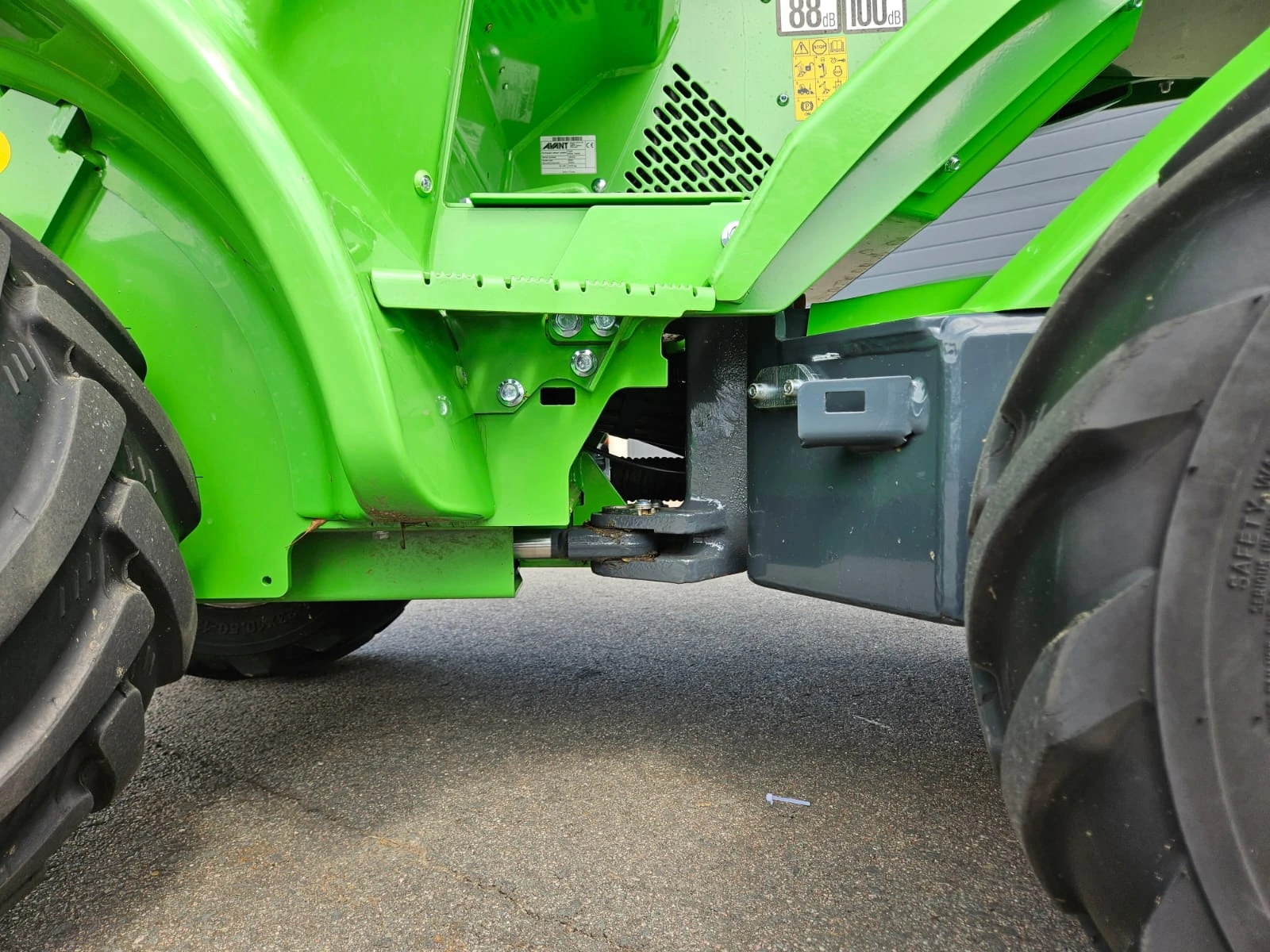 Avant 2024 - 528 TDL+ mini-shovel afbeelding 15