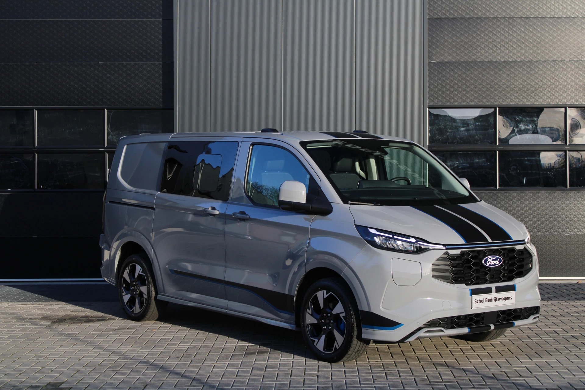 Ford Transit Custom 2025 - 320 2.5 PHEV L1H1 Sport DC 232pk - 2x Schuif - 360 Camera - ACC - Keyless - Stoel/Stuurverwarming - Blindspot - Incl BPM - Rijklaar zdjęcie 3