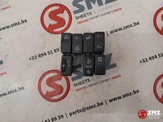 Renault 2022 - Occ lot van 7 dashbordschakelaars Renault afbeelding 1 miniatuur