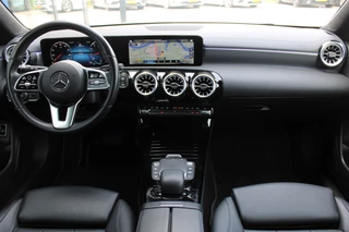 Mercedes-Benz CLA 2021 - Shooting Brake 180 AUT7 Luxury Line LEDER SFEER CARPLAY TREKHAAK immagine 2