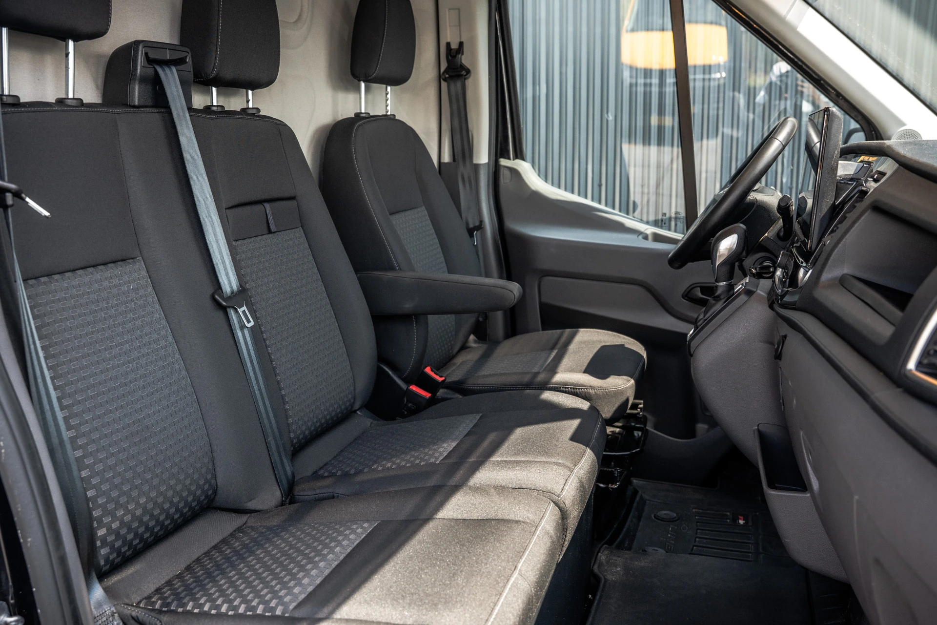 Ford Transit 2023 - 2.0 EcoBlue L3H2 | 170 PK | Automaat | Trekhaak 3.5T | 1e Eigenaar | 360° Camera | Carplay | PDC | Trekhaak afbeelding 13