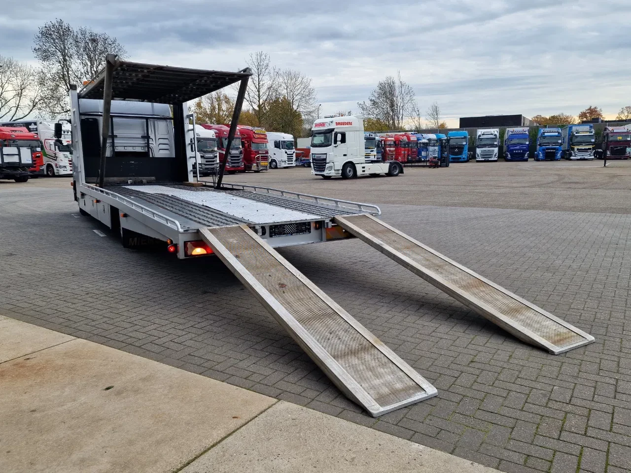 MAN TGL 2009 - 12.240 4x2 Cartransporter - 12T - AS Tronic - Hydraulic deck - Sleeper cab image 12