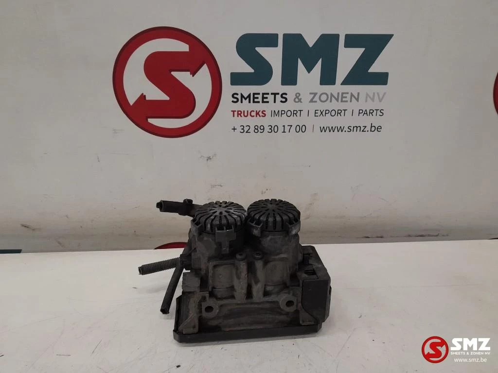 Mercedes-Benz - Occ EBS achterasmodulator Mercedes afbeelding 1