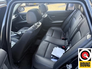 BMW 3 Series 2010 - Touring 320i High Executive auto loop op 3 cilinder. image 17