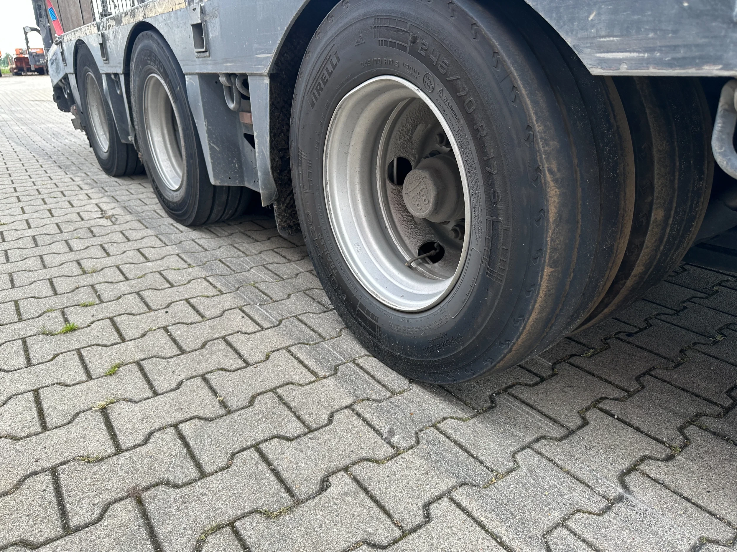 Broshuis 2019 - 3ABSD Lowloader 3-axle / GVW: 59.000kg / Neck: 23.000kg / hydraulic steering + ramps + loading table / 4.60m extendable / winch / liftaxle afbeelding 58