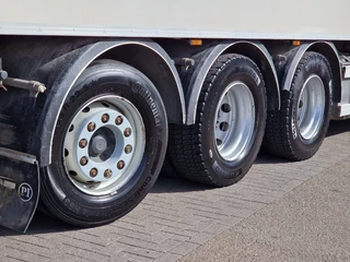 Volvo FH 2020 - 16.750 XL 8x4*4 - Carrier Supra 1150 MT - Bi Temp - Retarder - Loadlift - Bussbygg box immagine 31