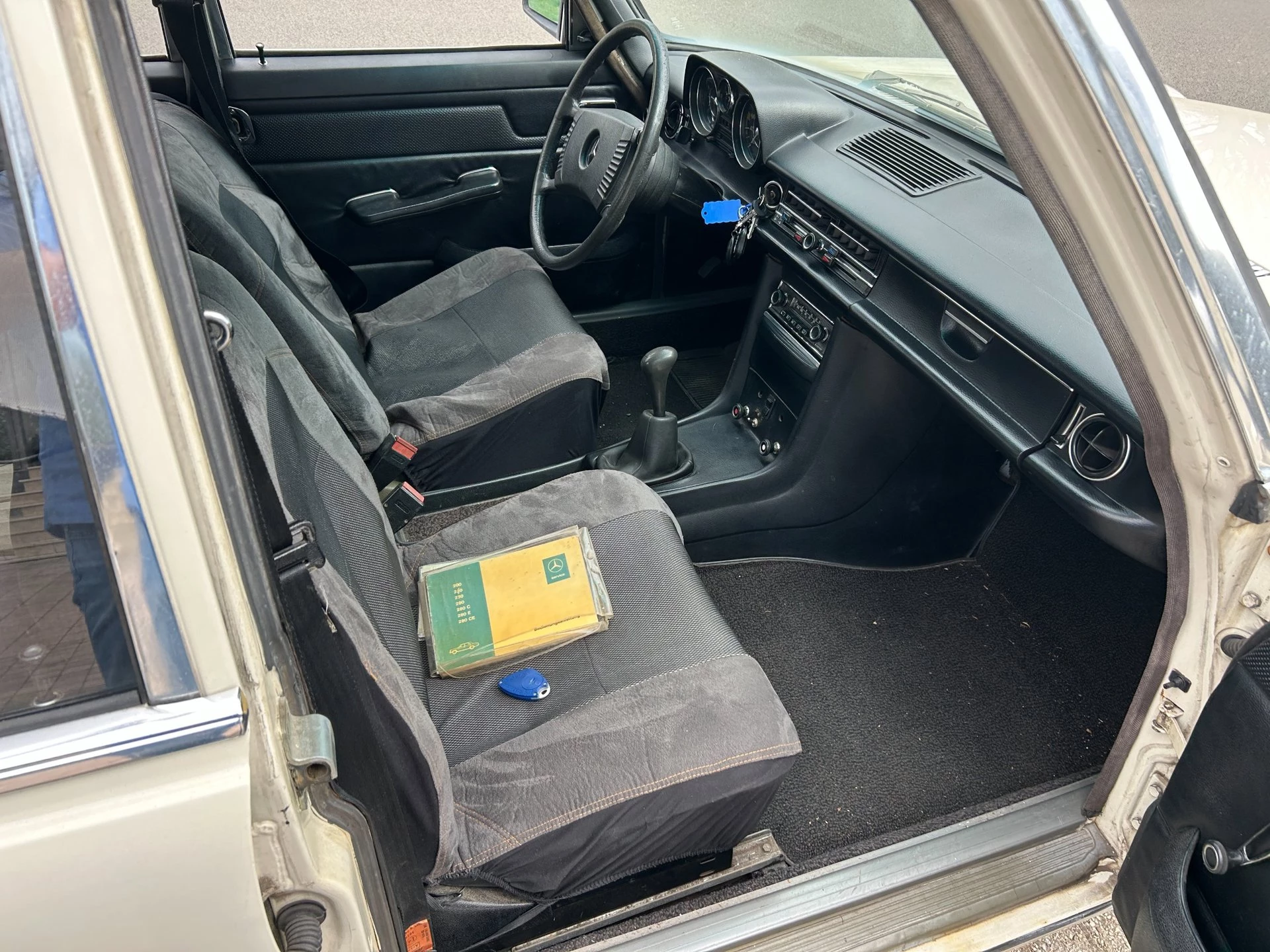 Mercedes-Benz 200-serie 1974 - 200-280 (W115) LPG apk en wegenbelasting vrij afbeelding 4