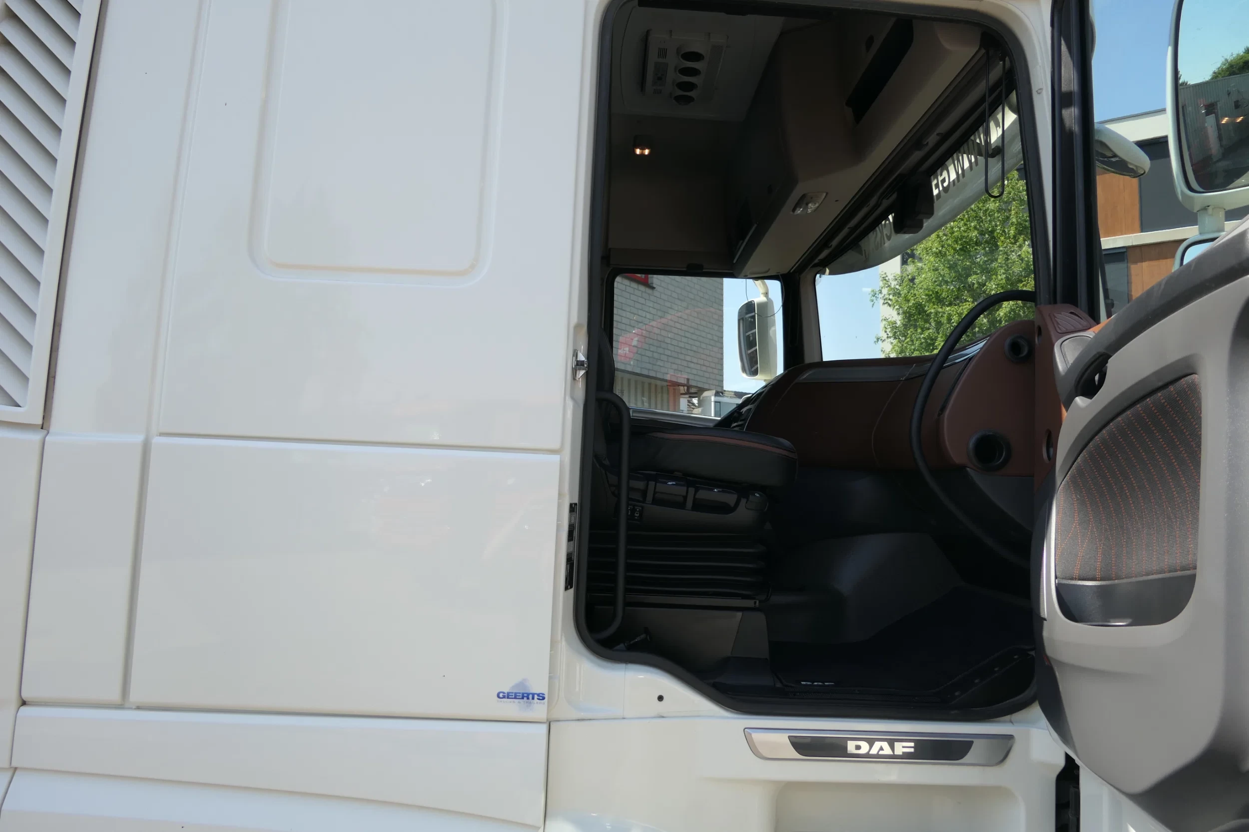 DAF XF 530 2020 - | Hydraulic | Retarder | 544203Km | 2020 | Smart Tacho 2 | Full Air | Roof airco | Stand klima | Leather Seats | Navi | Tv | Microwave | Full Options | Euro6-D | TUV/MOT/APK 05-2027 | French Truck afbeelding 51