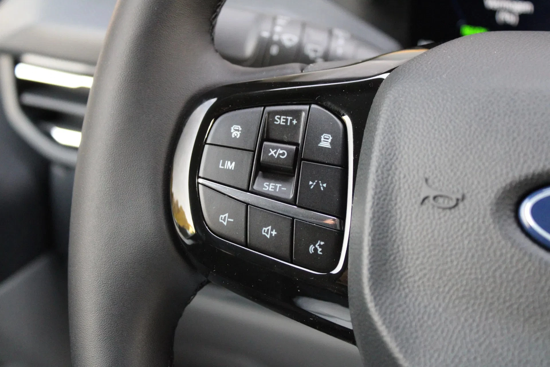 Ford Transit Custom 2025 - 320L 2.5 PHEV 233PK L2H1 Limited 8 Persoons PHEV Automaat imagen 18