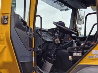 DAF CF 2002 - 250 6x2*4 - Hooklift - HIAB 102 Crane - Manual gearbox - Steering axle - Euro 3 image 11