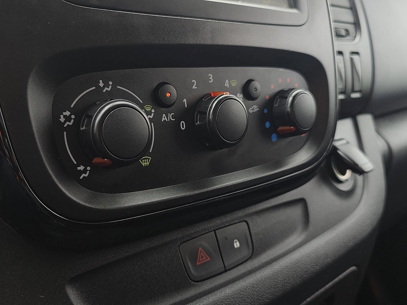 Opel Vivaro 2017 - 1.6 Bild 11