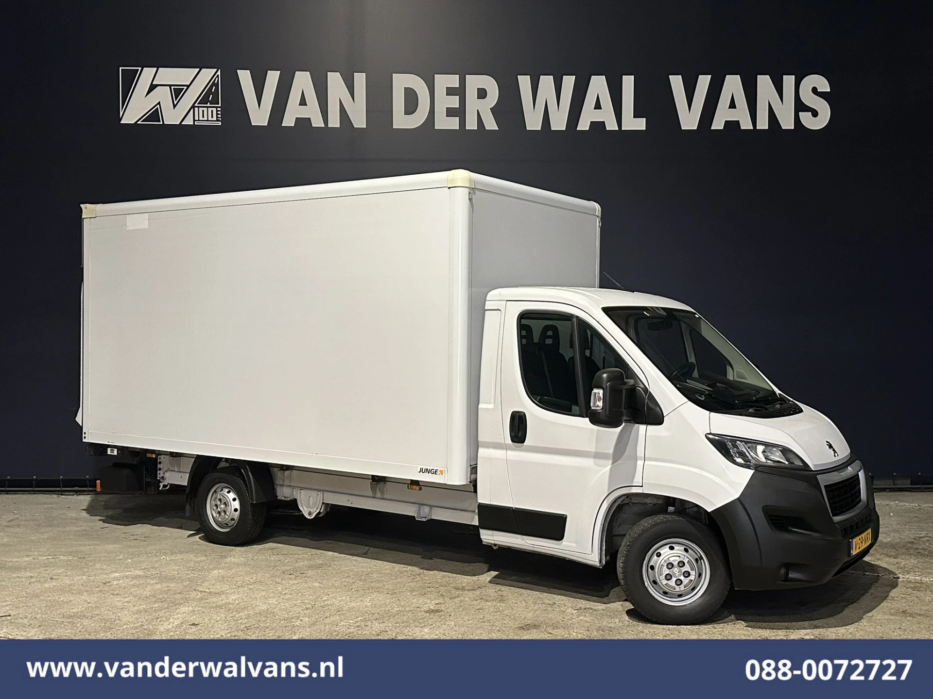 Peugeot Boxer 2022 - 2.2 BlueHDi 141pk Bakwagen 435cm Lang Laadklep Euro6 Airco | 1055kg laadvermogen | Cruisecontrol image 1