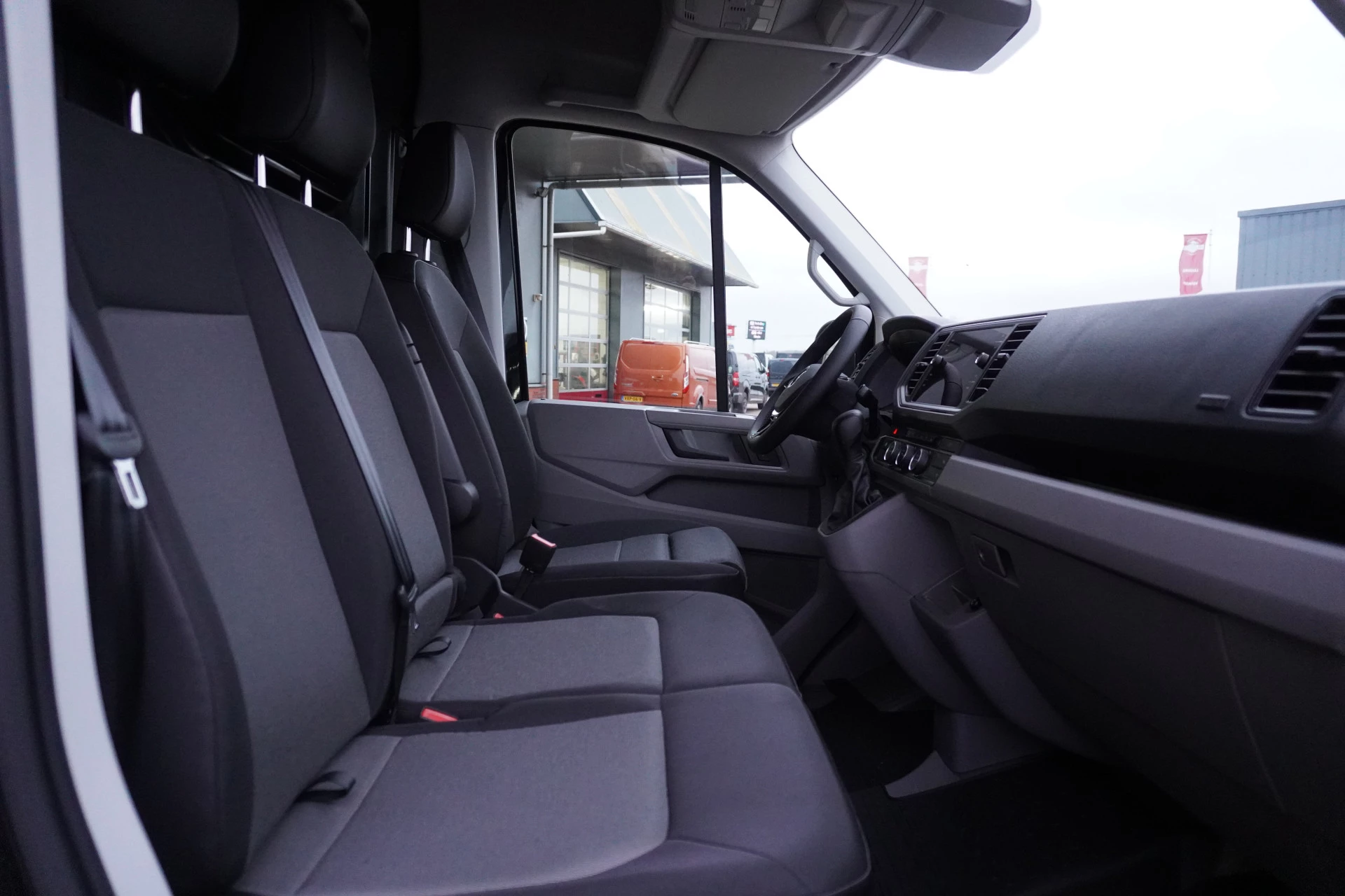 Volkswagen Crafter 2024 - 35 2.0 TDI 177PK L3H3 Automaat Bild 11