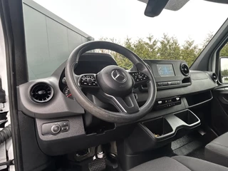 Mercedes-Benz Sprinter 2022 - 317 CDI 170 PK 3.5T RWD / L2H2 / AUTOMAAT / 270 A DEUREN / AIRCO / CRUISE / APPLE CARPLAY / 3-ZITS / CAMERA obrazek 6