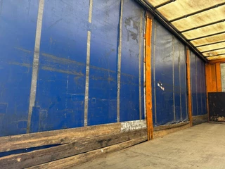 Volvo 340 2009 - FM 6X2 DHOLLANDIA 2000 KG CURTAINS image 8
