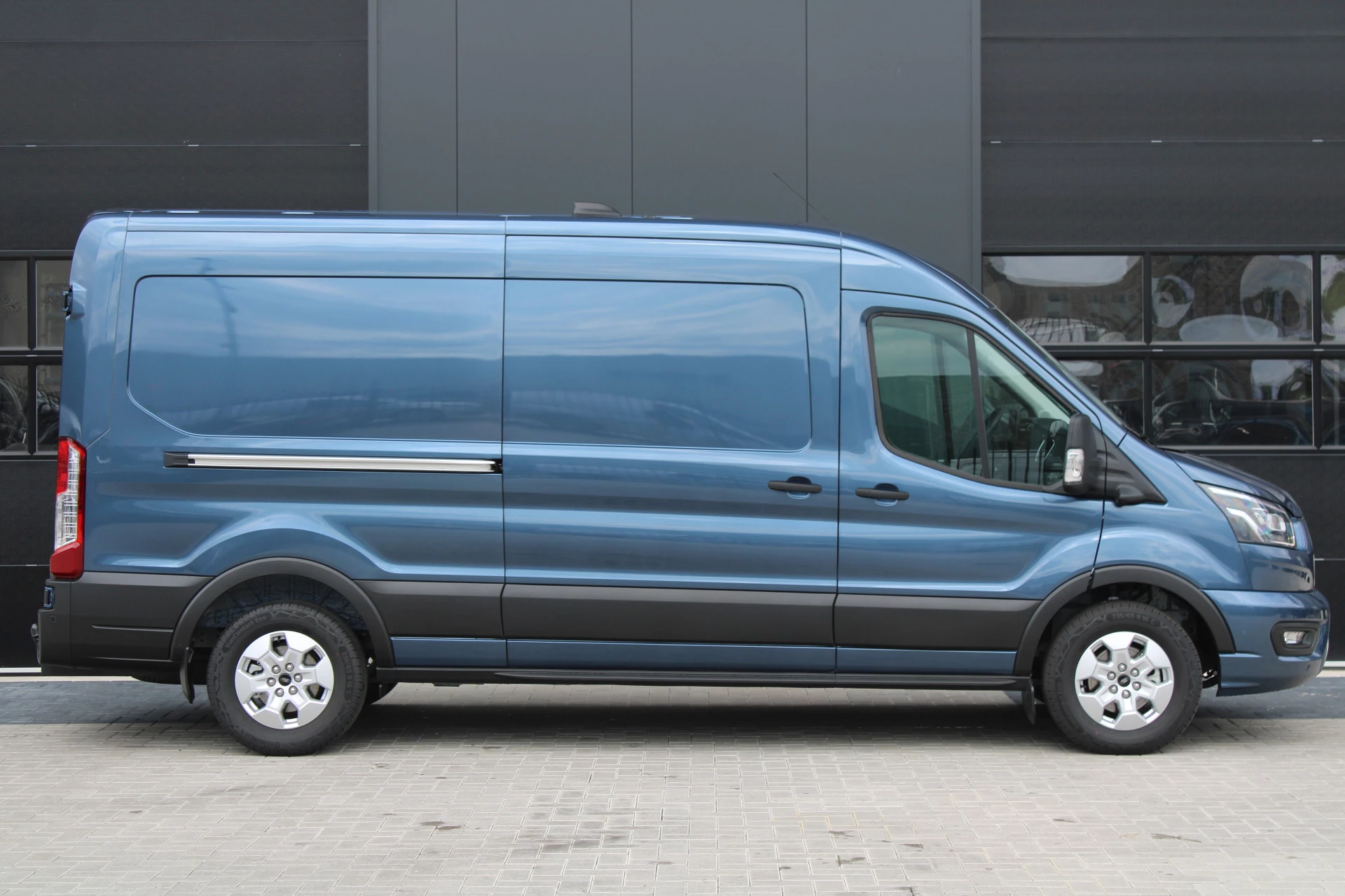 Ford Transit 2024 - 350 2.0 TDCI L3H2 Limited 165pk - LUCHTVERING - ACC - Blind Spot - 360 camera - Navigatie - Stoel-Stuurverwarming - Trekhaak - Rijklaar Bild 29
