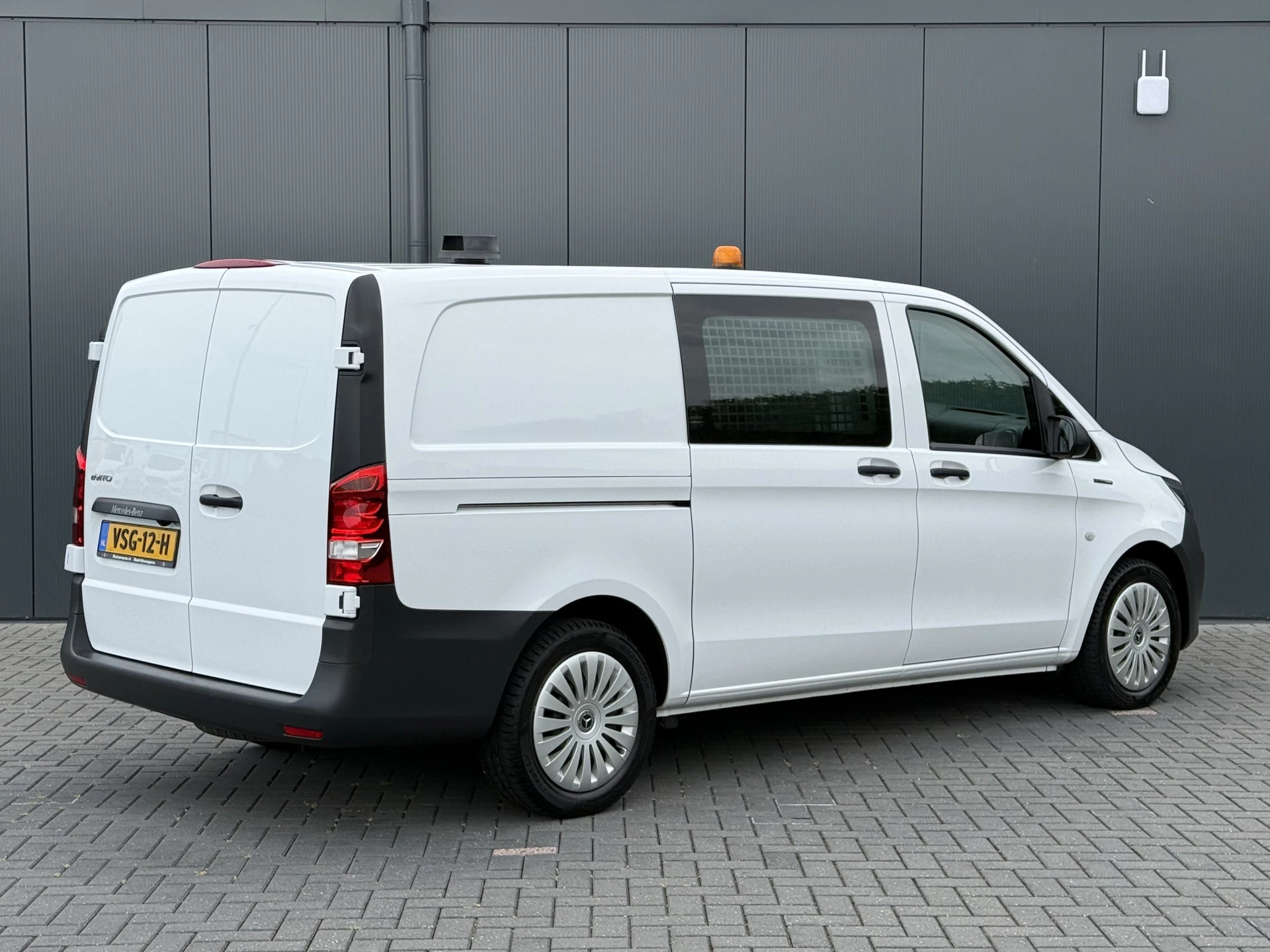 Mercedes-Benz eVito 2023 - 66 kWh / FULL ELECTRIC / SOH 93% / L2H1 / AUTOMAAT / BOTT INRICHTING / 1e EIG. / CAMERA / 3-ZITS / CRUISE Bild 3