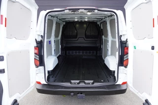 Ford Transit Custom 2023 - 111pk L1H1 Trend Nieuw model Apple Carplay Camera Parkeersensoren Cruise control Digitaal Dashboard Trekhak image 3 thumbnail