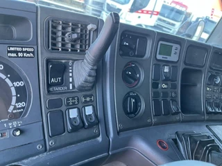 Scania T 2002 - 124G 420 zdjecie 13