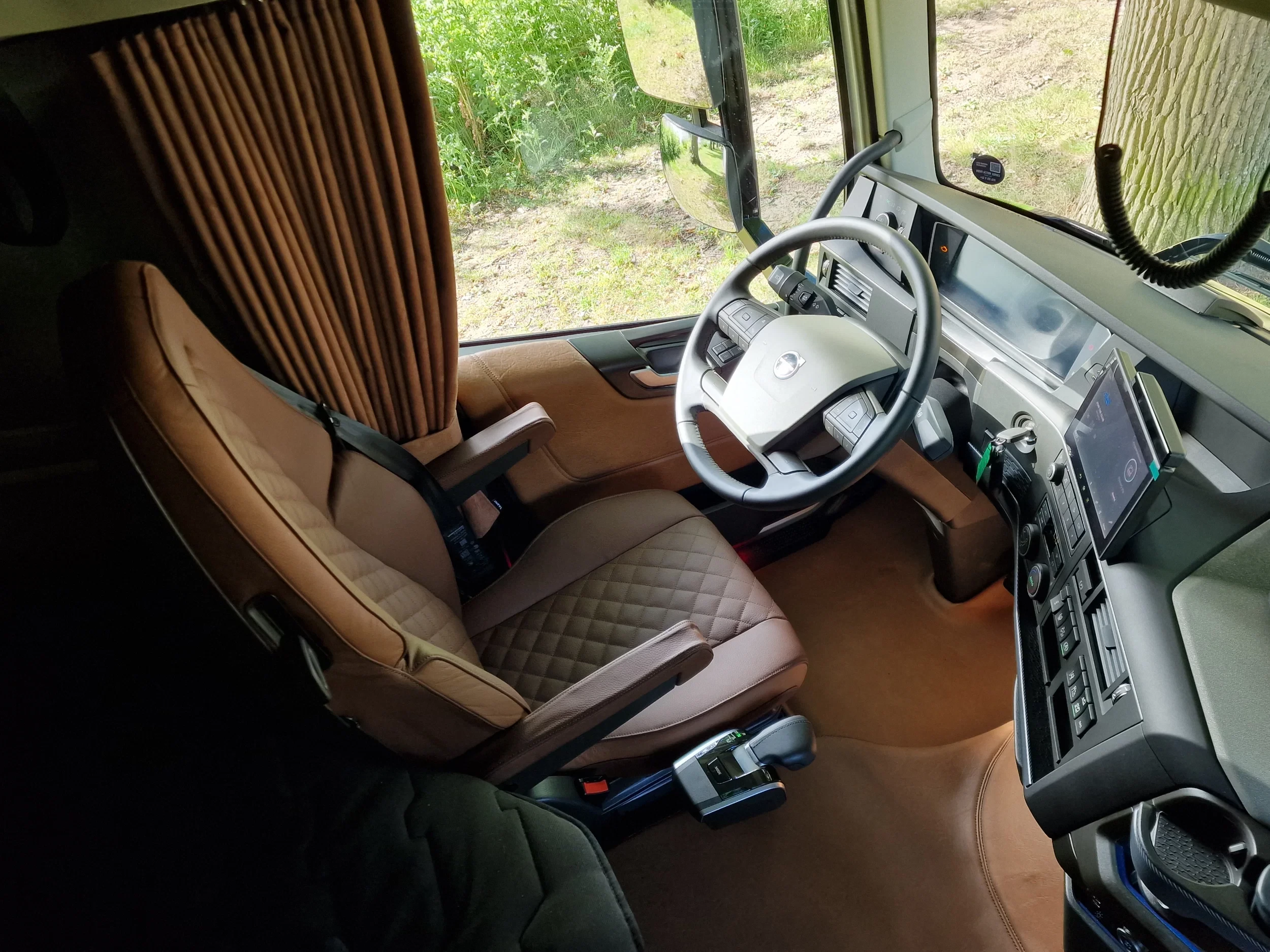 Volvo FH 2026 - 540 Aero Globetrotter XL 4x2 - New - Full spec - Show Truck - BUFFL interior - Retarder - I parkcool - Full air immagine 14