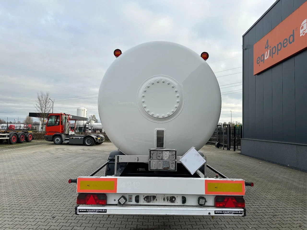 FLUID - LPG GAS TANKTRAILER / 50.100L / P28BH / Propane / Butan / ADR / DP: 02/31 image 5