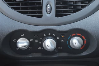 Renault Twingo 2011 - 1.2-16V Collection Airco 75PK image 9
