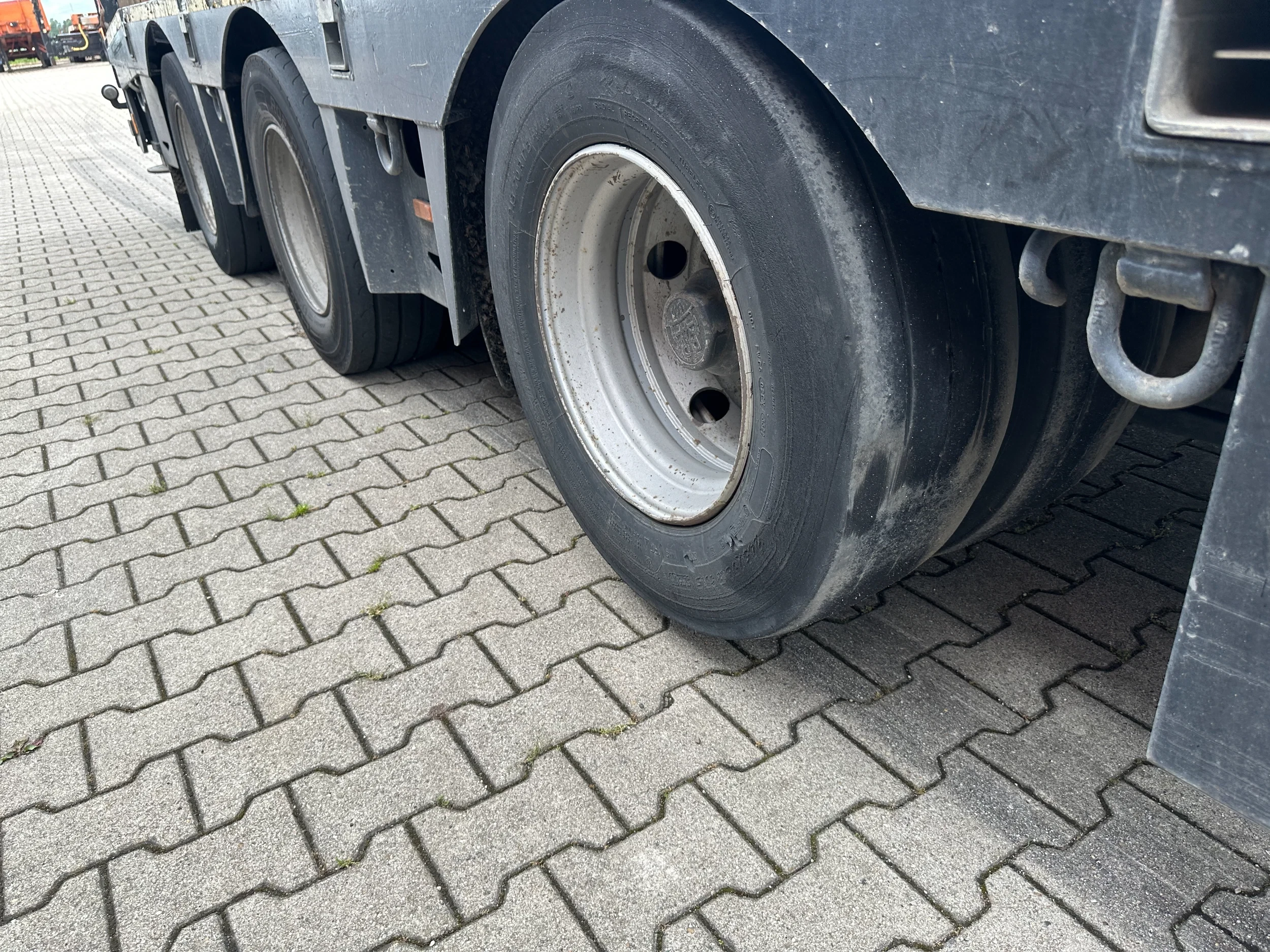 Broshuis 2017 - 3ABSD Lowloader 3-axle / GVW: 59.000kg / Neck: 23.000kg / hydraulic steering + ramps + loading table / 4.60m extendable / winch / liftaxle zdjęcie 52