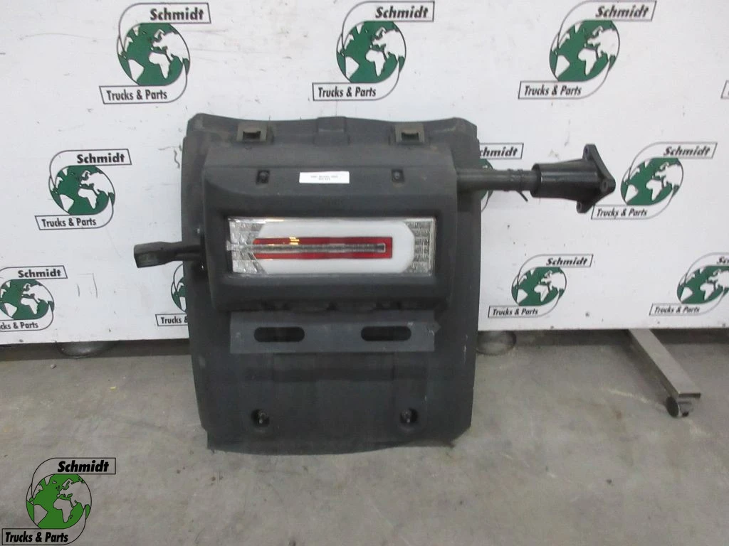 BMC - 52RS500135 /52RS500167/52RS5000169 SPATBORD VOOR ACHTER BMC 1846 TGR EURO 6 image 1