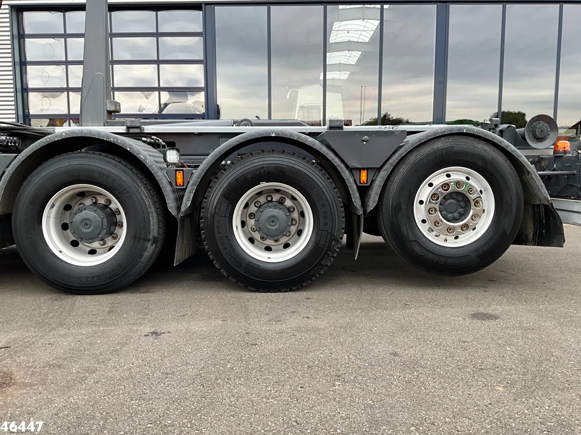 Mercedes-Benz Arocs 3251 8x4 Euro 6 HIab 28 Tonmeter laadkraan 2016 obrázek 7