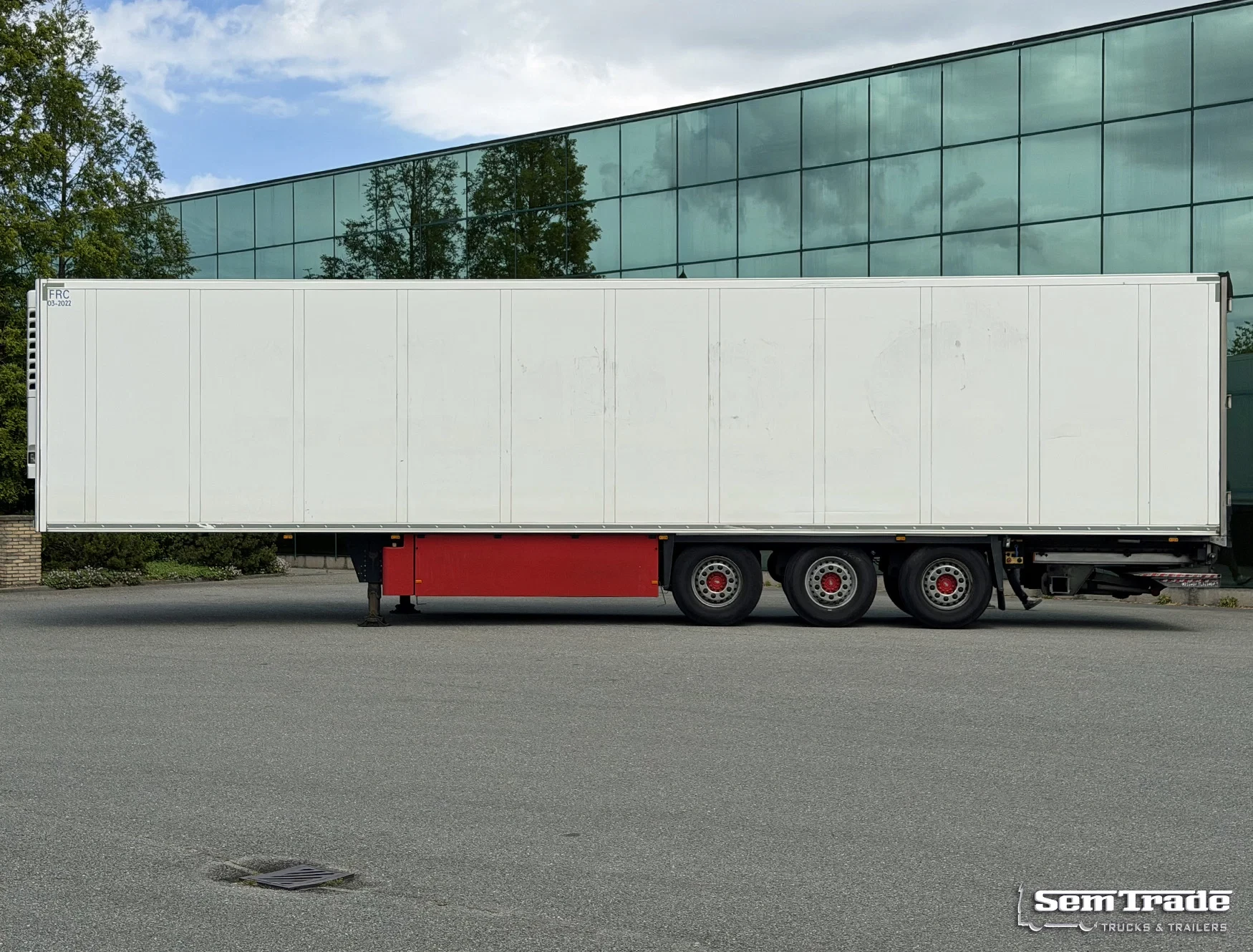 Schmitz Cargobull 2016 - SCB*S3B SCHMITZ TKM COOLING LIFT AXLE TAIL LIFT 1340x250x270 CM INSIDE FLOWERWIDE NL-TRAILER imagem 2