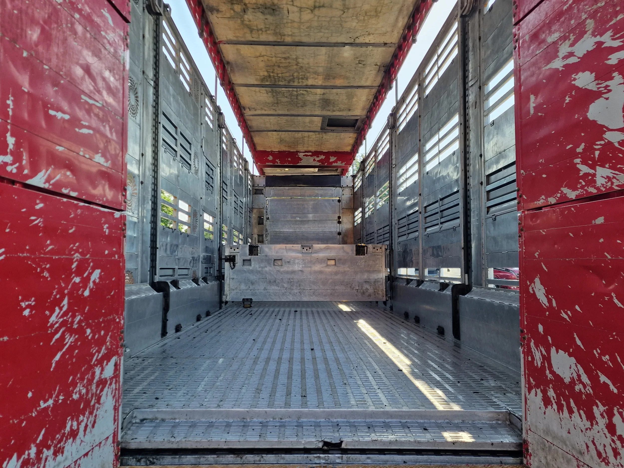 Finkl 2009 - SAV35 - 3/3 deck livestock - Ventilation - Lifting floors - Lifting roof obrázek 10