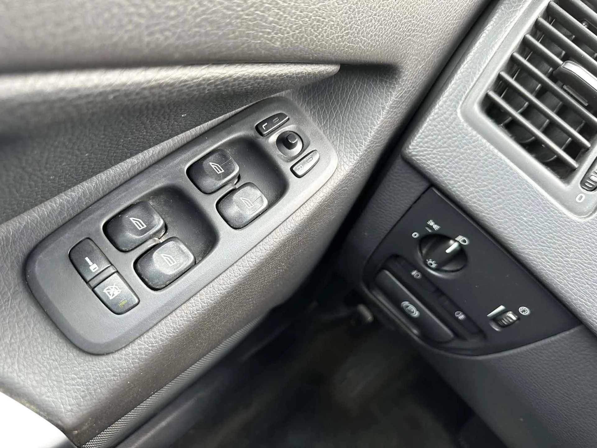 Volvo XC90 2007 - 2.4 D5 Momentum 7 PERSOONS Youngtimer afbeelding 22