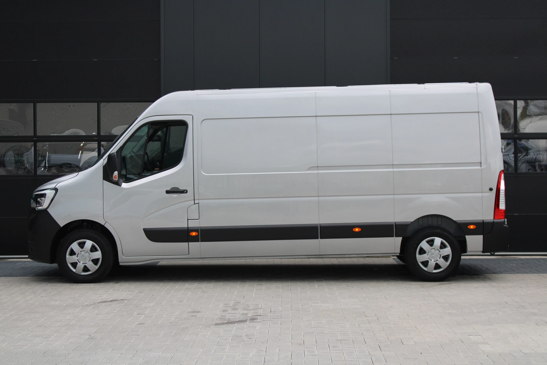 Renault Master 2024 - T35 2.3 dCi 180pk L3H2 - Airco - Navigatie - Camera - Cruise - Parkeersensoren - 105l tank - Rijklaar obrázek 23