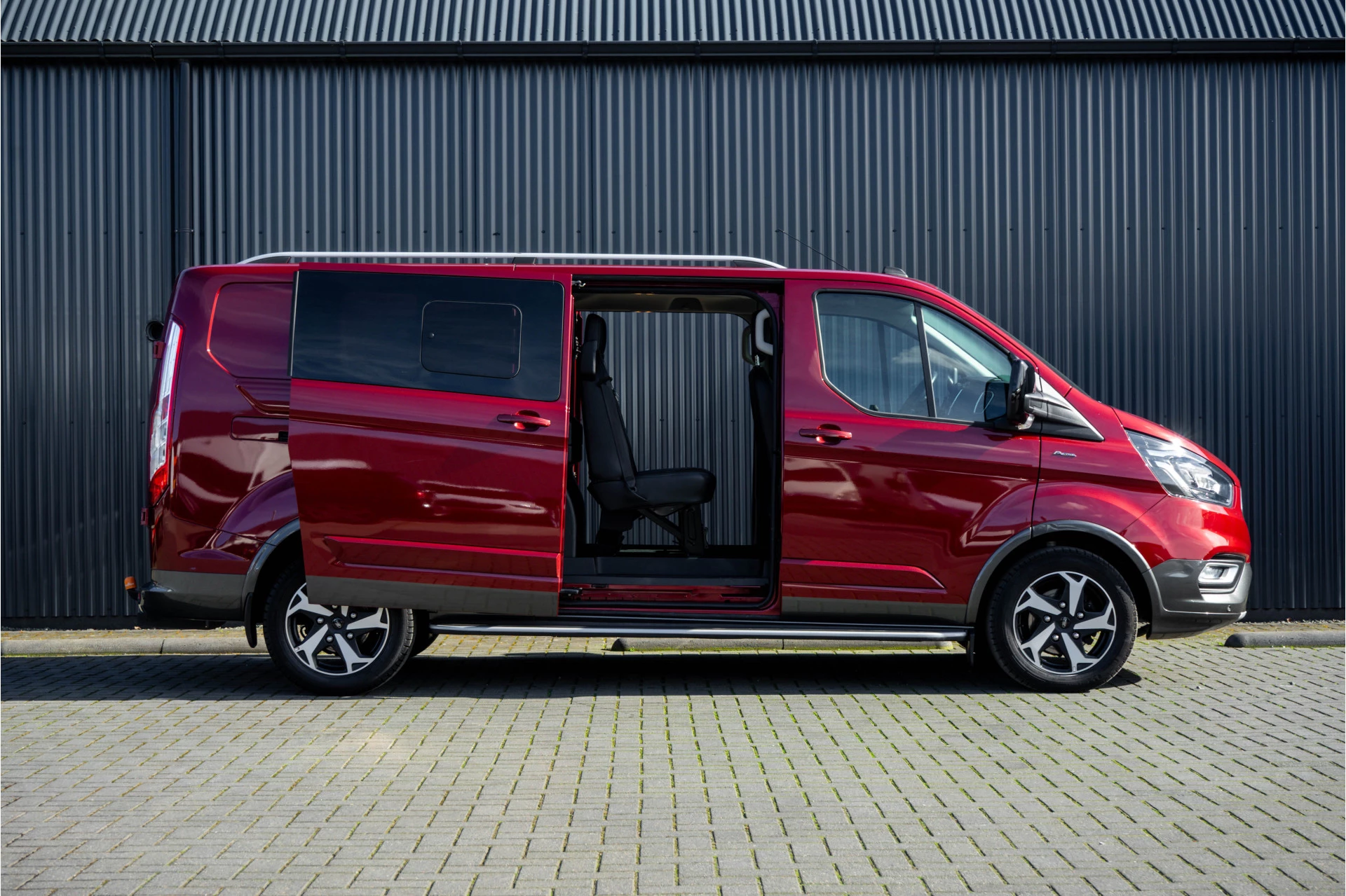 Ford Transit Custom 2022 - 2.0 TDCI L2H1 | 170PK | Trail | DC 5-Persoons | Camera | Carplay | Lederen interieur obrázek 8