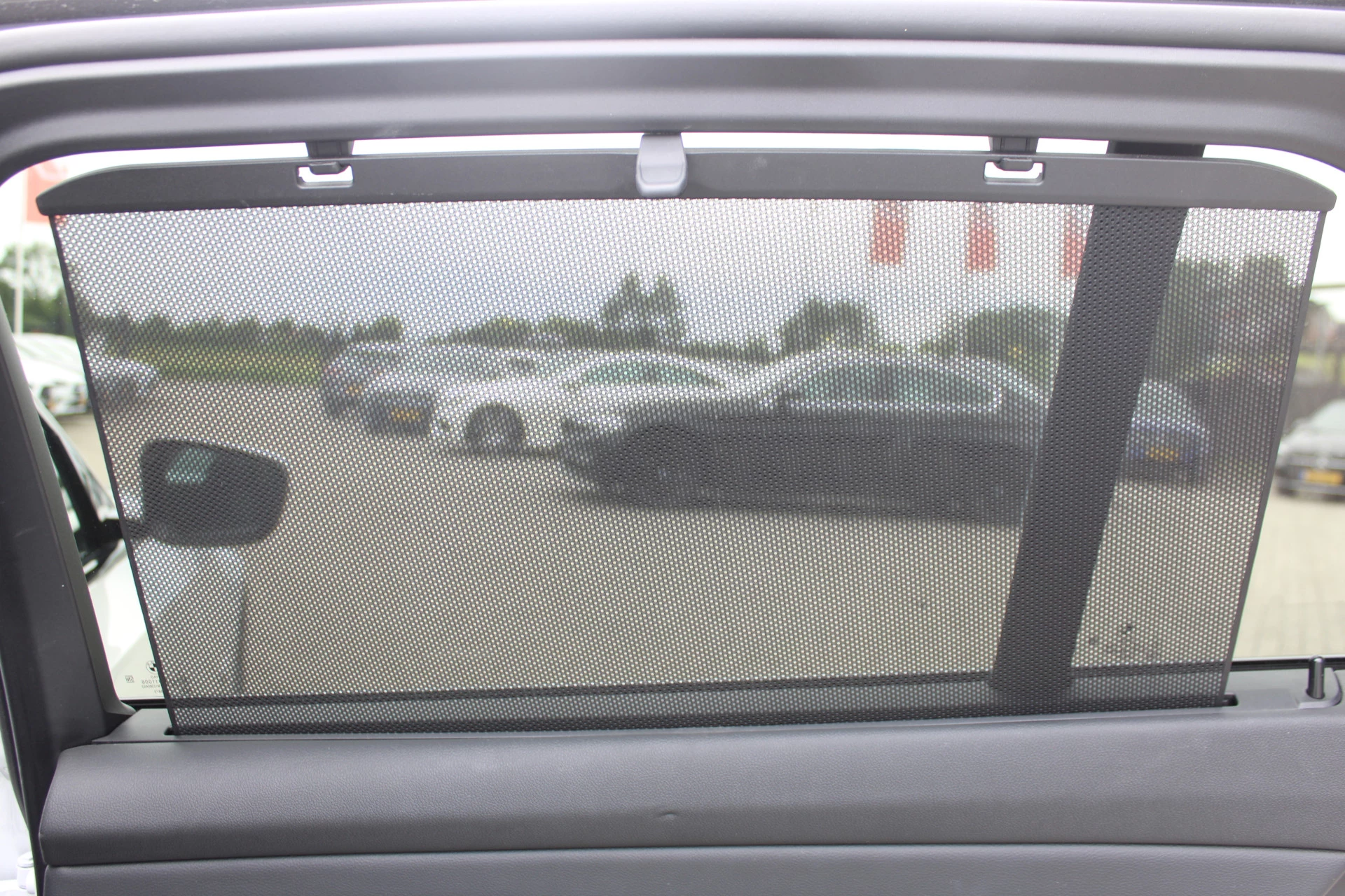 BMW 3 Series 2022 - Touring 330e High Executive M-SPORT SHADOW PANORAMADAK MEMORY 360-CAMERA KEY-LESS CARPLAY TREKHAAK obrázek 23