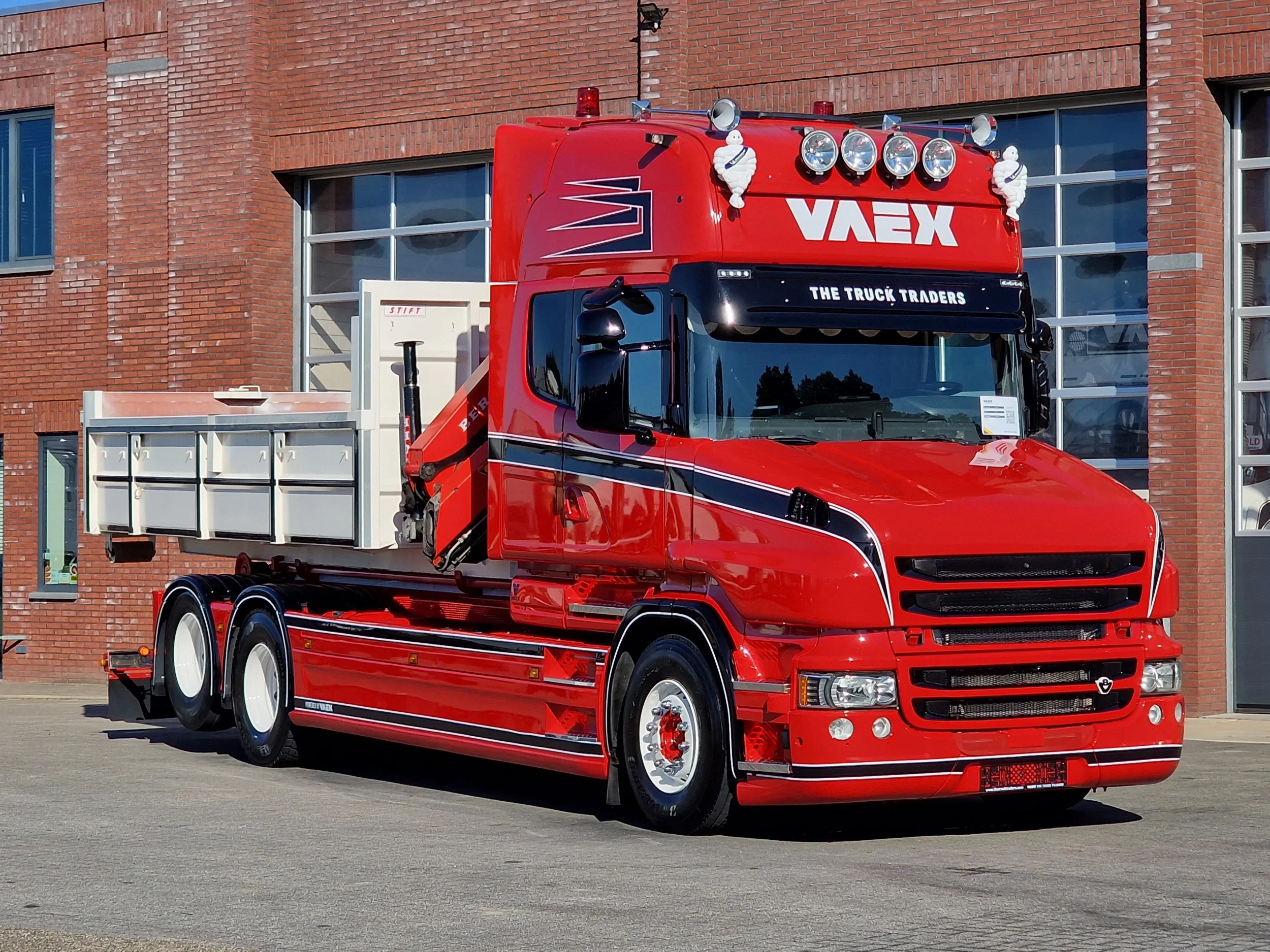 Scania T 2016 - T520 V8 6x2 - AJK Hooklift - New BUFFL interior - Retarder - Full air - Show truck (Box +€19.900,-) afbeelding 1