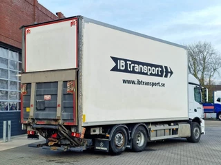 Mercedes-Benz Actros 2018 - 2646 6x2 - Isolated box with sidedoors - Zepro Loadlift - Full air obrazek 10