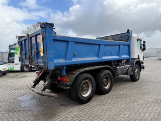 Scania P 2005 - P380 / ENGINE RUNNING / 6X4 / 2XBIG AXLE / FULL-STEEL / DRUM BRAKES / MANUAL / EURO-3 / 2005 obrazek 9